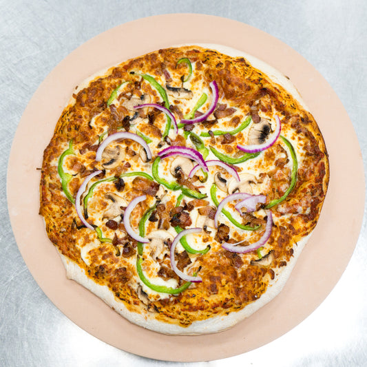 Pizza québécoise (pepperoni, champignons, oignons, fromage, poivrons, bacon)