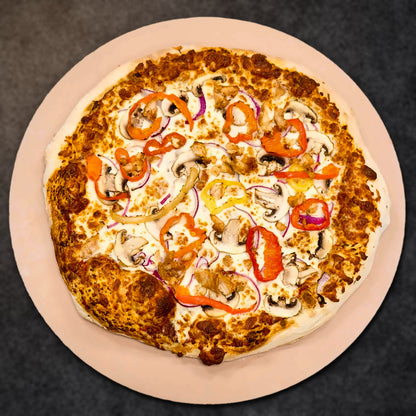 Pizza au poulet Piri Piri (poulet épicé, oignons, champignons, fromage, piments bananes)