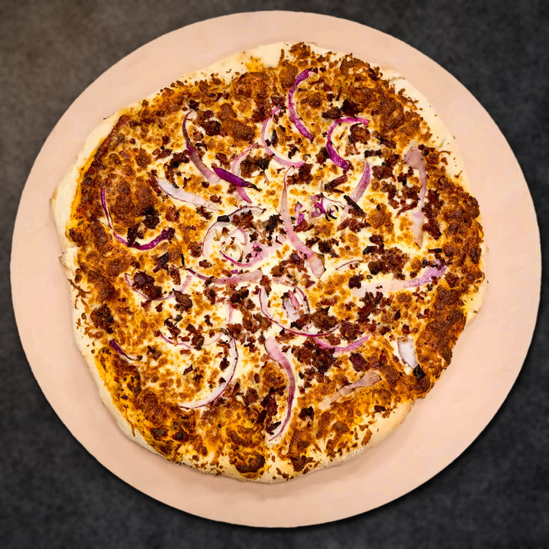 Pizza à la viande fumée (oignons, fromage, viande fumée)