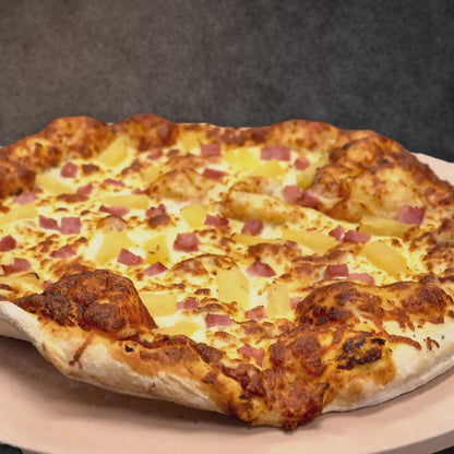 Pizza hawaïenne (fromage, jambon, ananas)