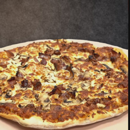Jolibourg Pizza (pepperoni, mushrooms, cheese, bacon)